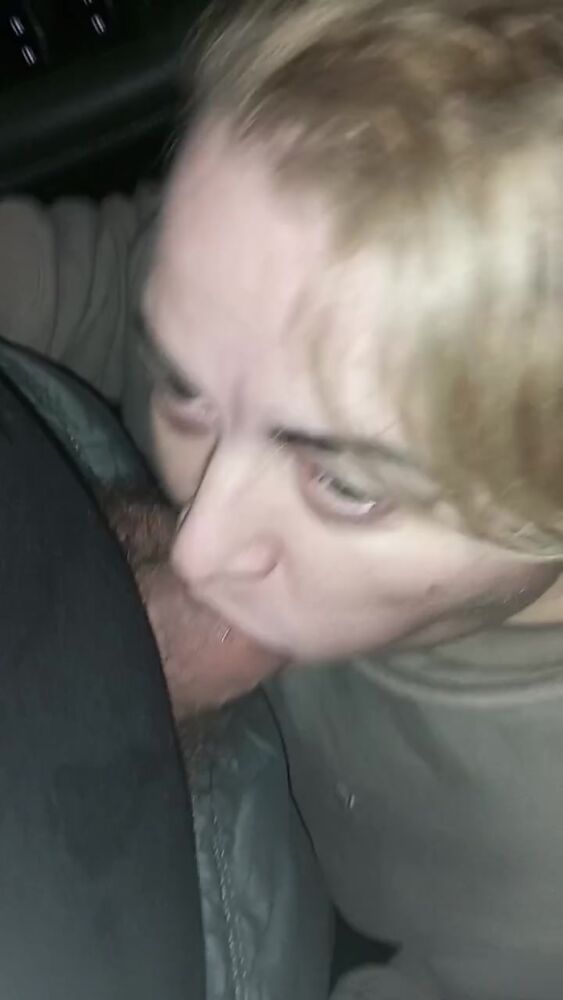 сую в рот Лене на улице