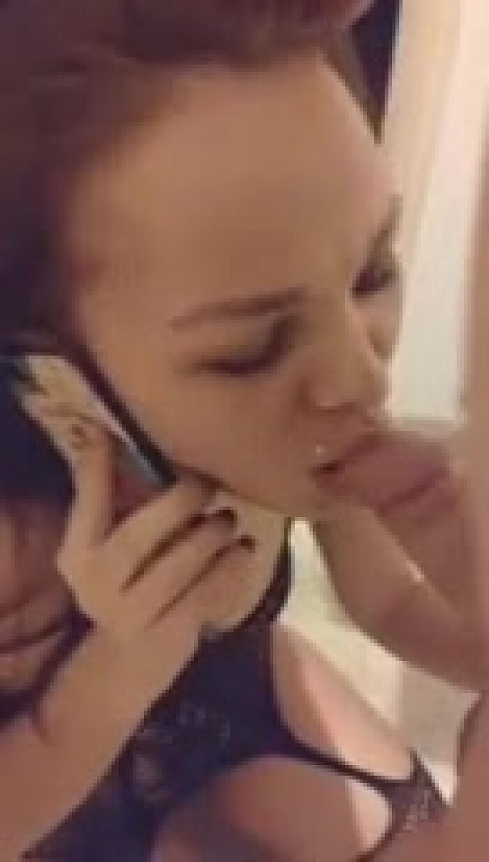 Звонит мужу, сосёт любовнику