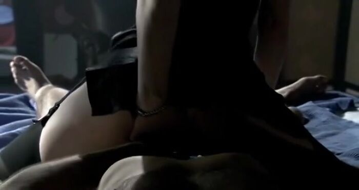 шлюшка пошла искать приключения