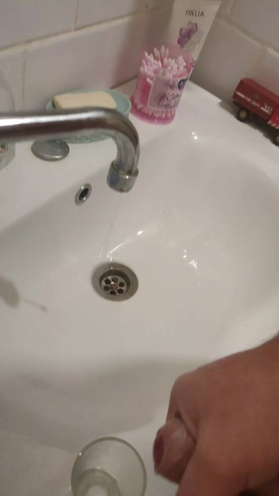 Сливаю и потом в ротик