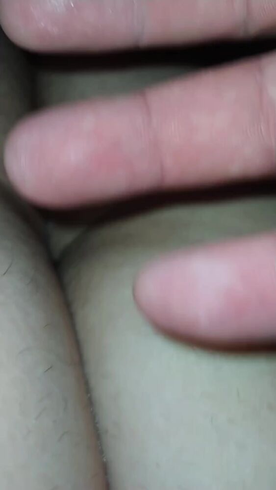 Играюсь пиздой спящей жены