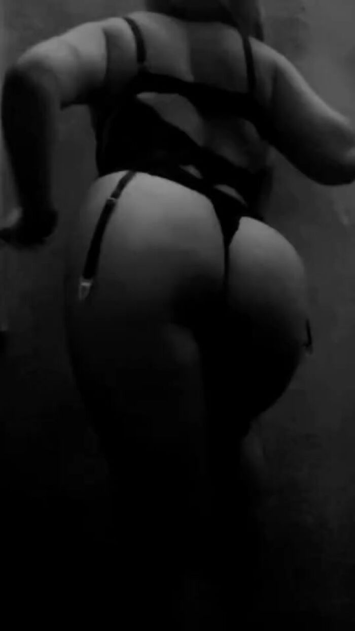 Моя попка, в нвом образе блонд