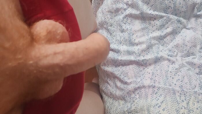 Дружок кивает всем!