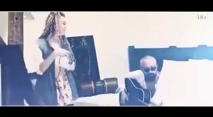 Крута музика і класна ляля