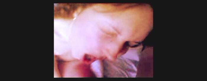 Кормят шлюшку