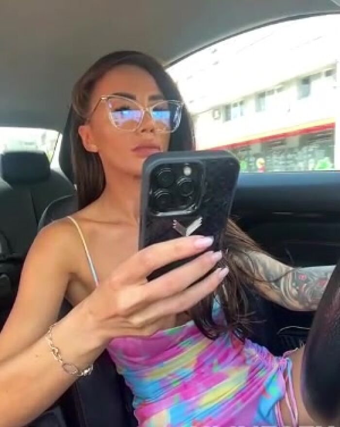 показала сиску