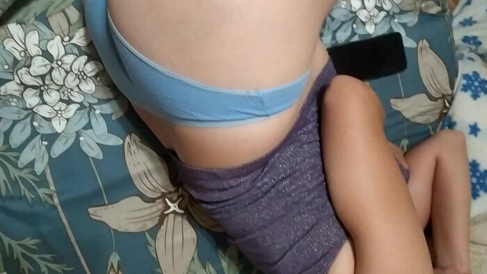 Она уснула, а я нет)