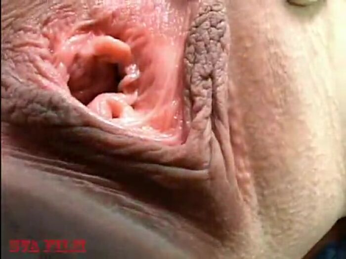 Вагина очень крупным планом