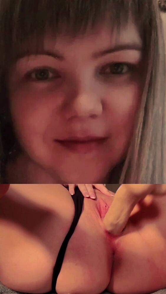 Juicypussy2288’s face and her juicy masturbation with an