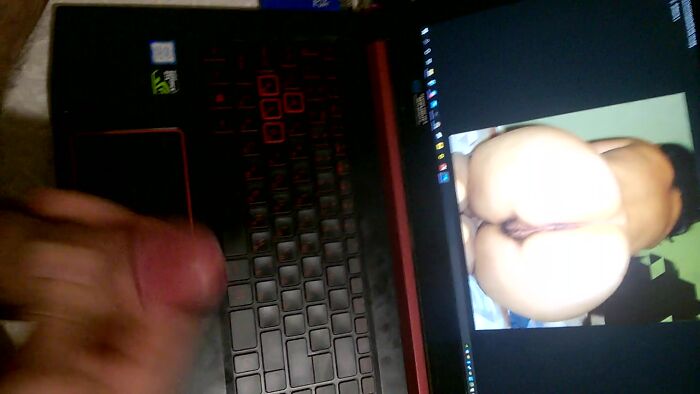 Миша дрочит