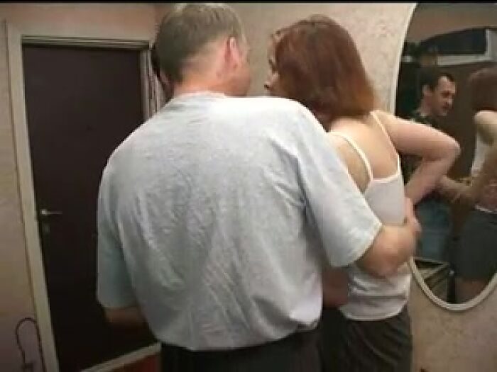 шлюшке устроили тройничок