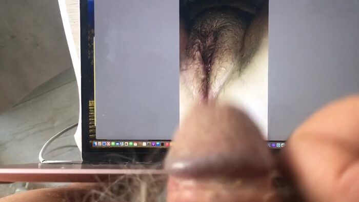 Возбуждает Пизда