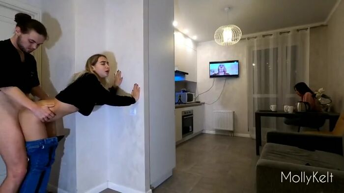 При подруге