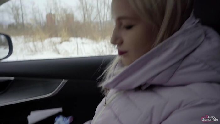 Настя расплатилась с таксистом минетом