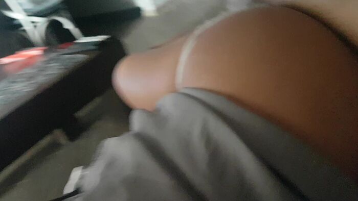 Ниначка в жопе трахается