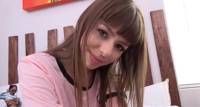 Симпатяжка получила хуяру в свои дырочки