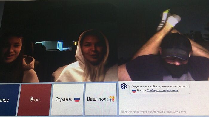 Девушки восхищены гибкостью Selfsuck