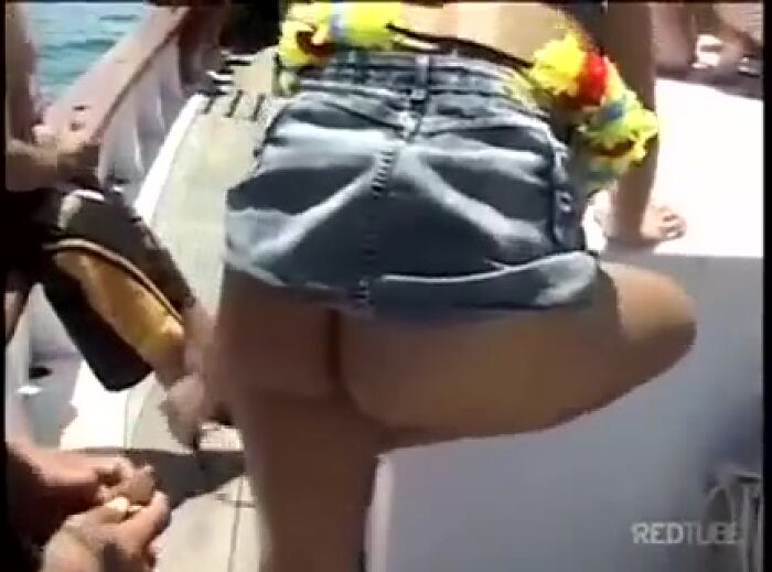 Вечірка на кораблику