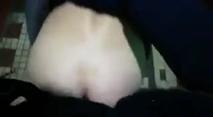 Трахнул зимой в подъезде.