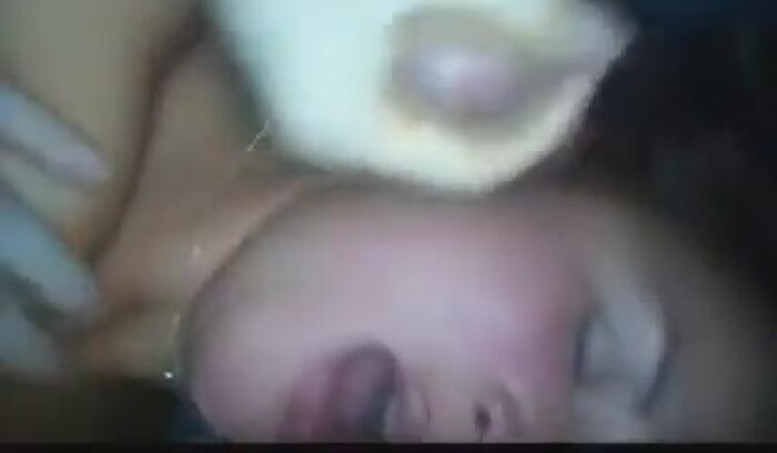 Жену ебут прямо на улице