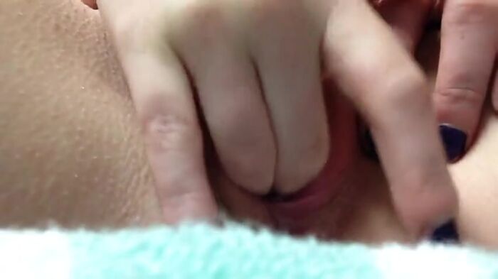 Жена кончает на камеру