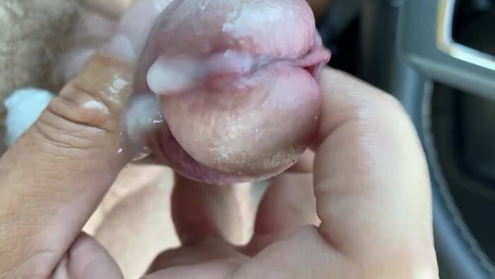 Кончаю в машине