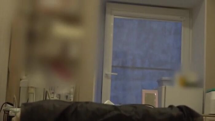 На процедуре у врача засветил свой член