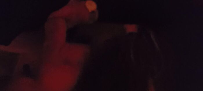 Сосёт в клубе