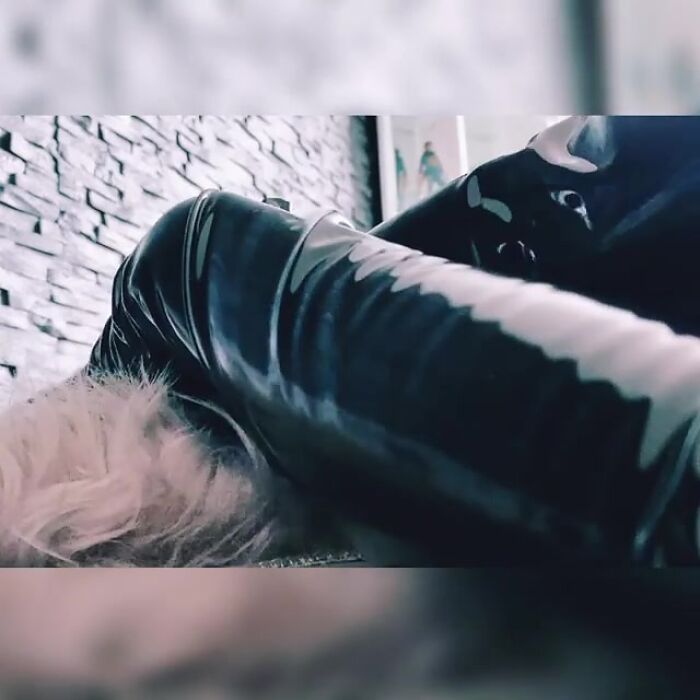 Новенькие перчатки)нравится их хруст?)