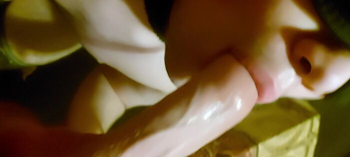 Пассик-соска (22 года) сосет мне