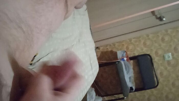 Муж балуется