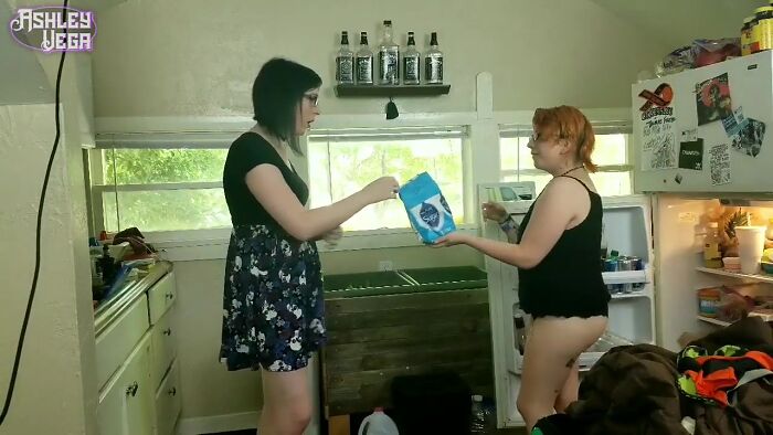 Транс трахнул рыжую панк толстушечку