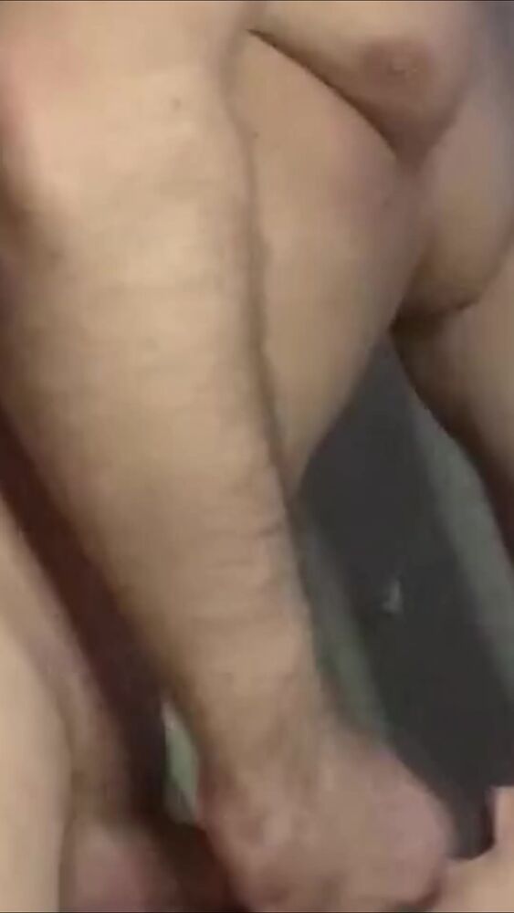 дрочит в рот