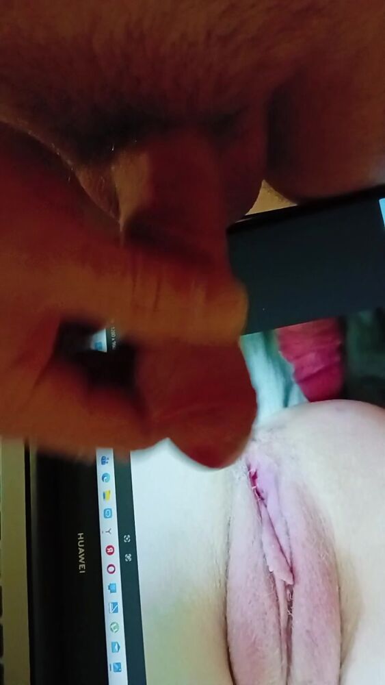 Поклонник кончил на писю жены