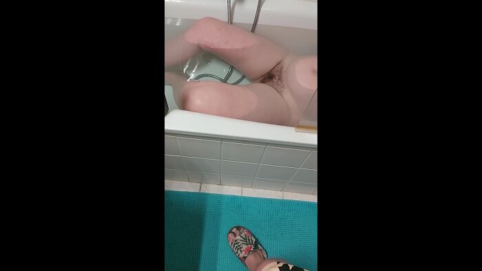 Любовник дрочит на мою волосатенькую пиздульку