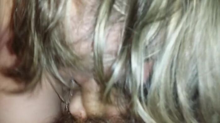 Софья Хаган сосет