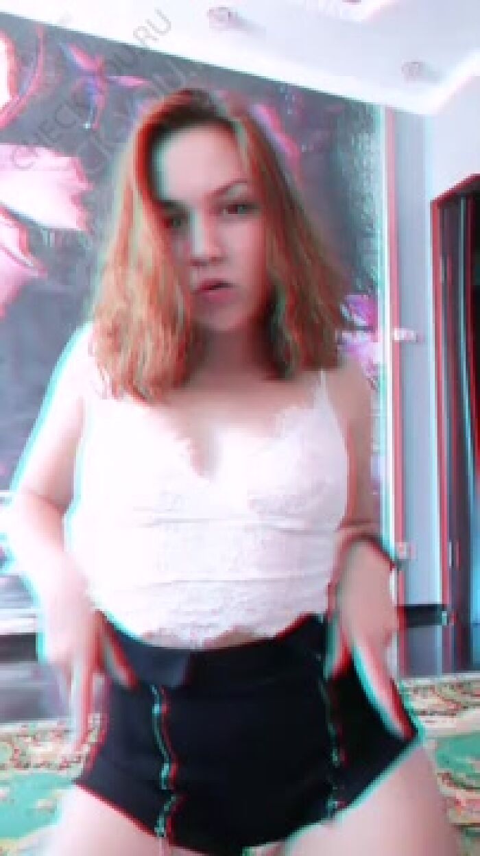 Красивая девушка разделась слив