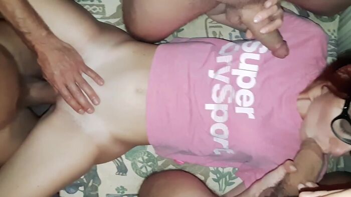 Меня бы как эту девочку пустит по кругу