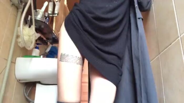 Сквирт в туалете)))