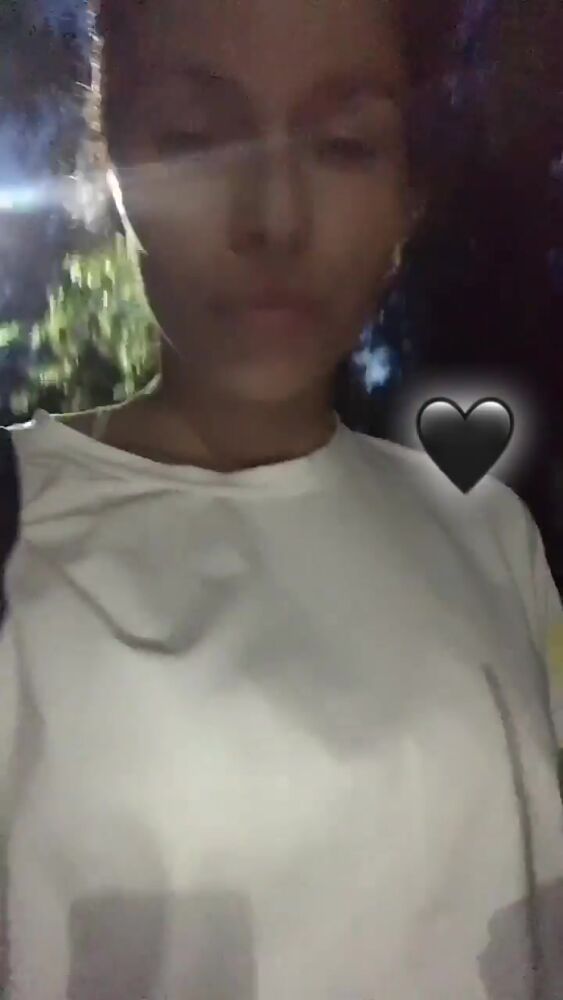 Гуляю в парке, жду только чёрных парней!!!