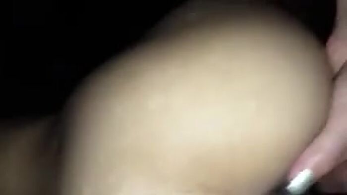 Девчонки развлекаются.