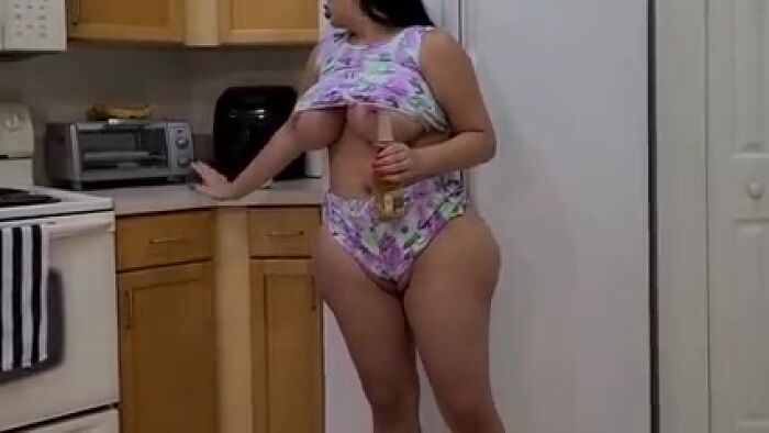 Хороша. Видео из нета