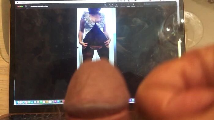 На работу без трусиков с вырезом в колготках на пизде