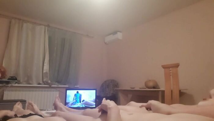 Девочки тоже дрочат