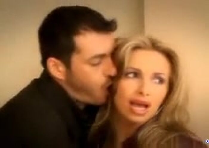 СЕКС В ПОДЪЕЗДЕ С НЕЗНАКОМЦЕМ