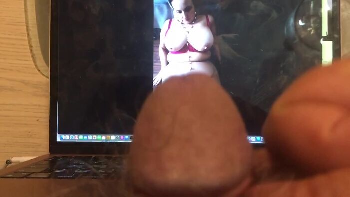 На голенькую