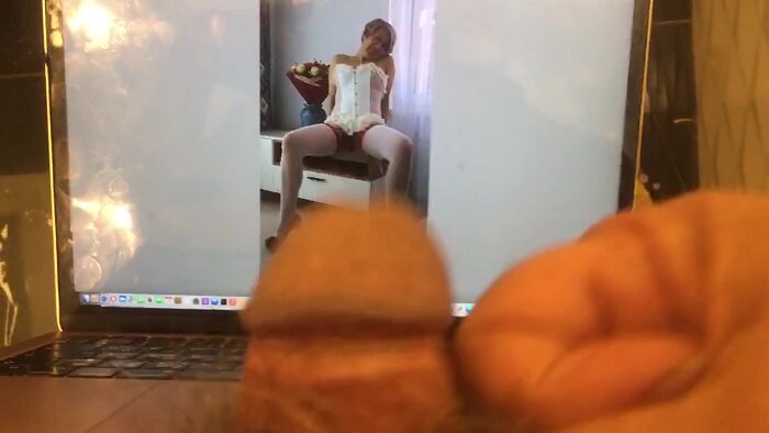 Ножки раздвинула