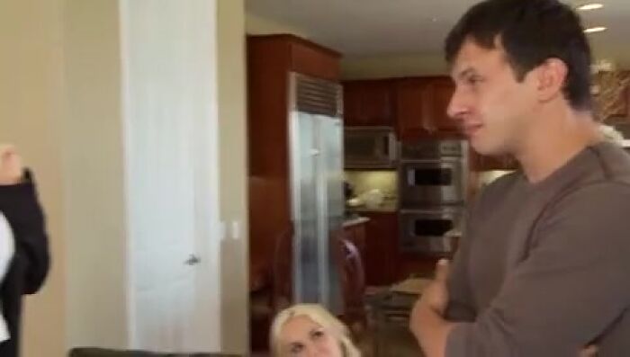 Муж трахает подружку, а жена смотрит