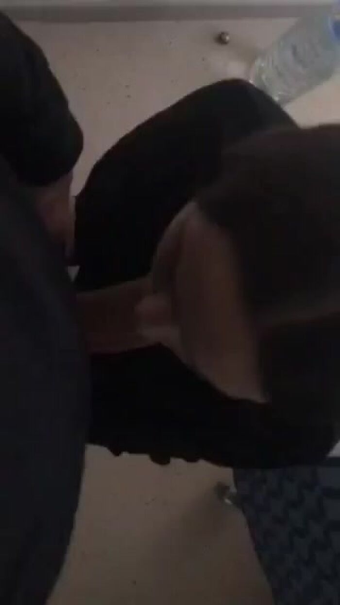 Замужня блядь любить сосати чужі члени