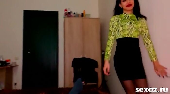 Сучка решила удовлетворить ртом своего парня